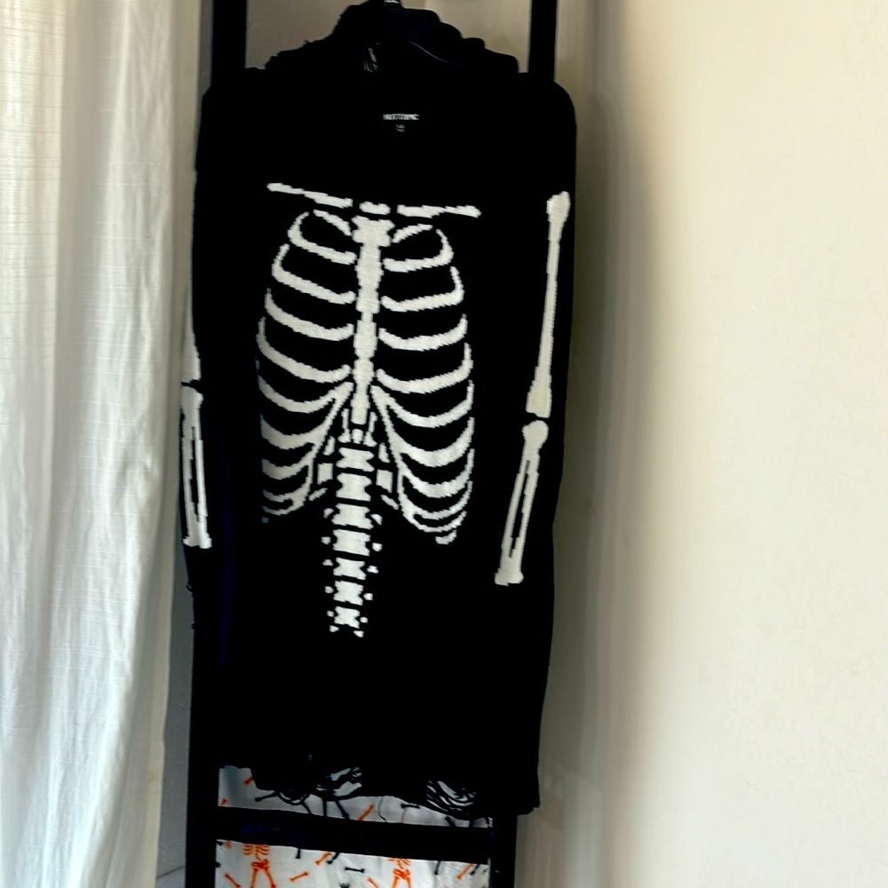 🖤💀Hot topic skeleton sweater dress☠️ 🖤